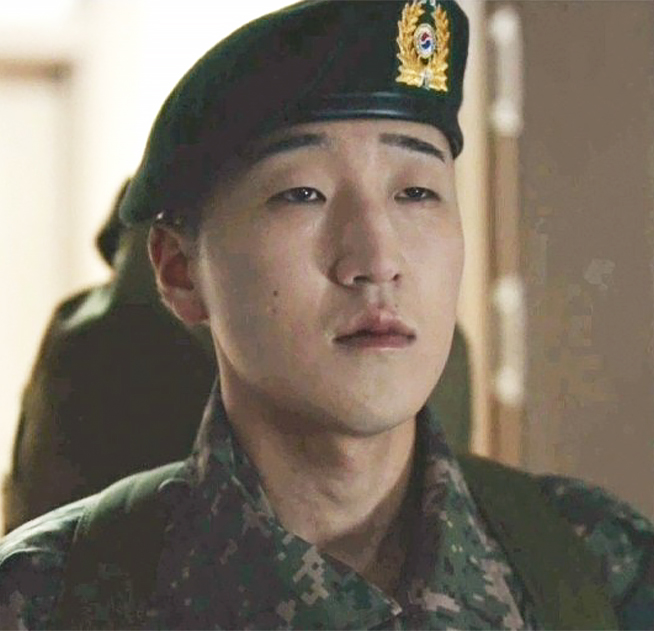 신병 시즌1 성윤모 역 김현규 캐릭터 이미지