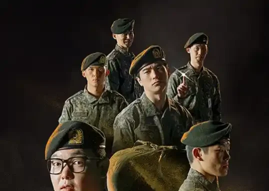 군복을 입은 장병들이 함께 등장하는 드라마 신병 공식 포스터
